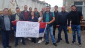 ОД КФОРА НИ ТРАГА, НИ ГЛАСА: На Јарињу припадници РОСУ, Срби са барикада поручују - не одустајемо! (ФОТО)