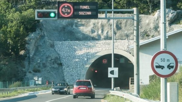 ПРЕДЛОГ НИЈЕ ПРОШАО: Барани и даље плаћају путарину кроз тунел Созина