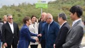 GRAĐANI ĆE  SORTIRATI  OTPAD U KESE: Premijerka Brnabić sa čelnicima grada i predstavnicima Beo čiste energije na novoj deponiji