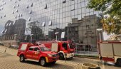 ЛОКАЛИЗОВАН ПОЖАР У НАРОДНОЈ БАНЦИ: Зграда евакуисана, нема повређених (ФОТО/ВИДЕО)