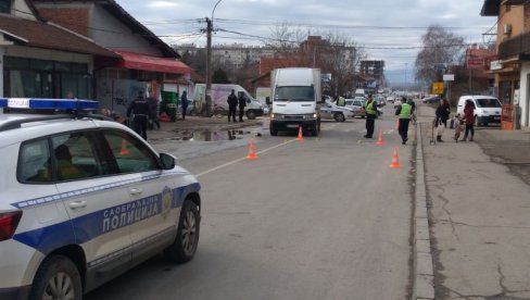 TEŠKA SAOBRAĆAJNA NESREĆA U LESKOVCU: Preko starice prešao kamion, preminula na licu mesta