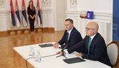 НЕРАСКИДИВЕ БРАТСКЕ И ПРИВРЕДНЕ ВЕЗЕ: Градоначелници Новог Сада и Источног Сарајева потписали споразум о сарадњи