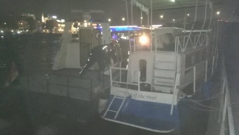 DRAMA NA RECI SAVI: Brod sa 12 putnika zbog kvara bio zarobljen kod Velikog ratnog ostrva! (FOTO)