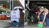 VOJSKA GORIVO ISPORUČUJE NA KAŠIČICU: Velika Britanija suočena sa nestašicom goriva zbog manjka vozača cisterni
