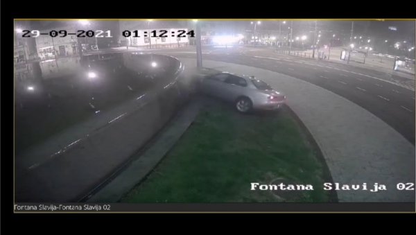 ДРАМА У ЦЕНТРУ БЕОГРАДА: Аутомобил ударио у фонтану на Славији (ВИДЕО)