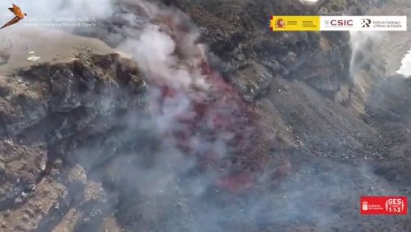 НОВА ОПАСНОСТ: Отворила се пукотина од 400 метара на вулкану на европском острву (ВИДЕО)