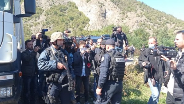 РОСУ СЕ ВРАЋА НА ПОЛОЖАЈЕ: Припадници тзв. косовске полиције одбијају да се повуку са Јариња! (ВИДЕО)