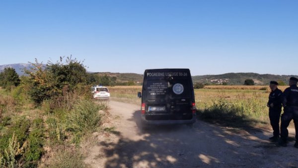 ТУГА НА МЕСТУ ПОТРАГЕ: Погребно возило стигло по тела породице Ђокић (ВИДЕО)