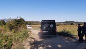 TUGA NA MESTU POTRAGE: Pogrebno vozilo stiglo po tela porodice Đokić (VIDEO)