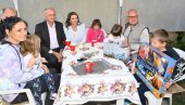 JELENA DIMIĆ JE MAJKA HRABROST: Čelnici grada u Progaru posetili samohranu mamu koja odgaja petoro dece