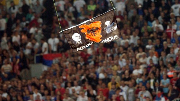 ТУЧА СРБА И АЛБАНАЦА: Незапамћен инцидент на фудбалској утакмици, судија погођен флашом у главу