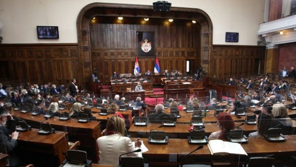 PARLIAMENT ADOPTS REFERENDUM LAW: Turnout threshold of 50% of registered voters abolished