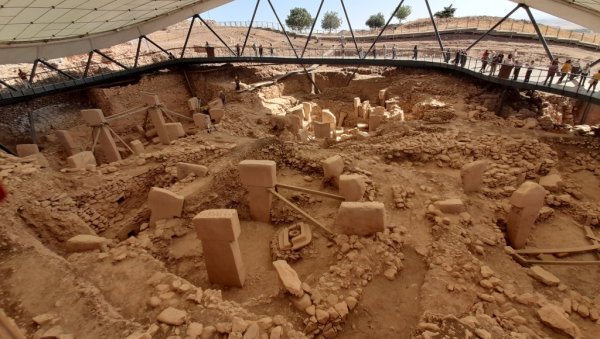 КАМЕНА БРДА СТАРИЈА ЧАК И  ОД ПИРАМИДА: Гобеклитепе на југоистоку Турске, једно од богатих археолошких налазишта из неолита