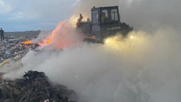 ПОНОВО ГОРИ „ЈЕРЕМИЈИНО ПОЉЕ“: Још један пожар на депонији, ватрогасци на терену