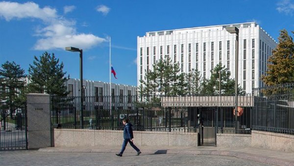 ДИПЛОМАТЕ ПРОТЕРУЈУ СВЕ ДО КАТАНЦА: Рат Русије и САД до истребљења ограничавањем амбасада у Москви и Вашингтону