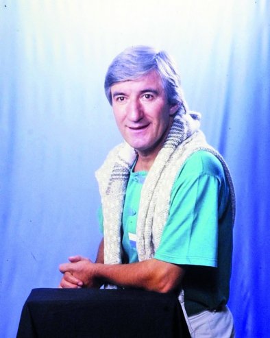 ВЕЧЕ НЕПРОЛАЗНИХ ХИТОВА: Сећање на Тому Здравковића у београдској дворани (ФОТО)