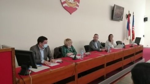 BOLJI ŽIVOT OSOBA SA INVALIDITETOM: Grad Beograd održao tribinu Iz kruga u okruženje