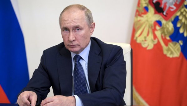 ПОТРЕБНА САРАДЊА НА ВИШЕ НИВОА: Путин разговарао са Џонсоном о односима Москве и Лондона