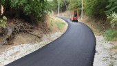 РАДОВИ У ГРОЦКОЈ: Нови асфалт у Камендолу