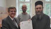 САРАДЊА СА ХИЛАНДАРОМ: Директор Земунске гимназије потписао уговор са игуманом српске светиње