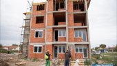УСЕЉЕЊЕ НА ПРОЛЕЋЕ: Зидарски радови на згради за избеглице у завршној фази