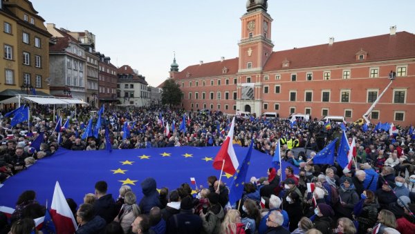 ПОСЛЕ БРЕГЗИТА, ПОЛЕГЗИТ ТРЕСЕ БРИСЕЛ: Одлука Пољске да прогласи примат националних закона уздрмала устројство и сам темељ ЕУ
