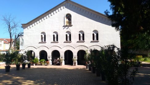 UZ BLAGOSLOV PATRIJARHA PORFIRIJA: Mošti Svete Petke u Pazarskoj crkvi u Pirotu