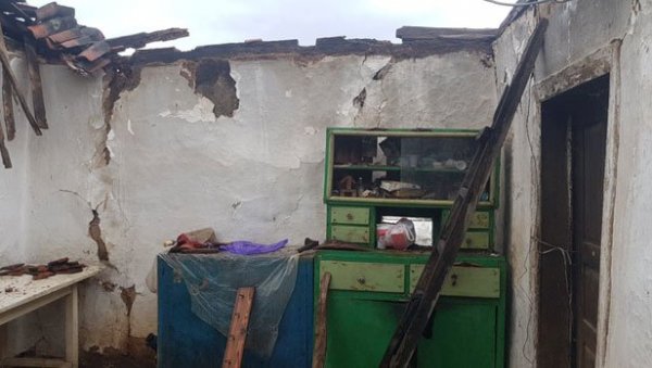 САМО БЕДЕ ИМАЈУ У ИЗОБИЉУ: Невенчани супружници из села Велики Крчимир под Сувом планином живе у условима незамисливим за 21. век