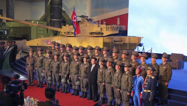 КИМ ГРАДИ НЕПОБЕДИВУ ВОЈСКУ: Порука лидера из Пјонгјанга са прве изложбе новог наоружања Самоодбрана-2021