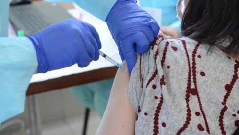 ПОЧИЊЕ ВАКЦИНАЦИЈА ПРОТИВ СЕЗОНСКОГ ГРИПА: Грађанима на располагању две врсте вакцина - ево коме се посебно препоручује да се вакцинише