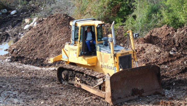 СВЕ СПРЕМНО ЗА ГРАДЊУ: Ћорић и Ћурић на локацији будућег важног пројекта у Требињу