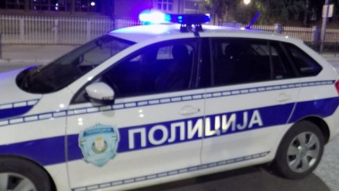 PRONAĐENI PIŠTOLJ, DROGA I NOVAC: Policija upala u kuću u Kaluđerici, uhapšen muškarac