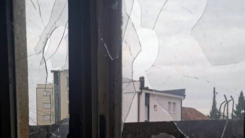 НОВА ПРОВОКАЦИЈА АЛБАНАЦА: Поново каменована кућа Српкиње у Пећи, поломили јој све прозоре!
