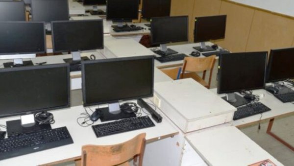 ДОНАЦИЈА ШКОЛИ: Двадесет рачунара унапредиће рад образовне установе у Рековцу