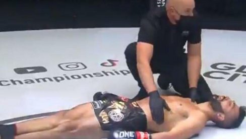 NOKAUT ZA PAMĆENJE U UFC: Jednim potezom ga rival uspavao) (VIDEO)