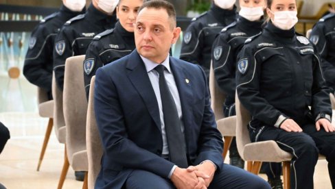 ВУЛИН ЧЕСТИТАО СНС-У: Победа је још једна порука грађана да Александар Вучић мора да се кандидује за председника Србије!