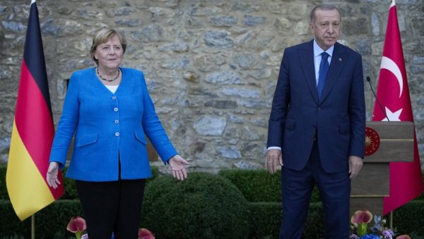 ЕВРОПСКИ ЛИДЕРИ КОЈИ СУ НАЈДУЖЕ НА ВЛАСТИ: Ангела Меркел код Ердогана у опроштајној посети Турској