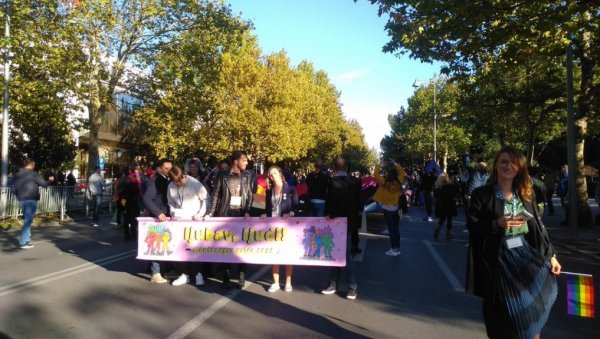 ЉУБАВ И УСКЛАЂИВАЊЕ ЗАКОНА: Девета парада поноса организована у Подгорици протекла без инцидената