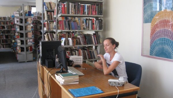 ДА СЕ ЗНАЊЕ И ЧИТАЊЕ ПОСТАВЕ У ФОКУС: Факултет и библиотека потписују протокол о сарадњи