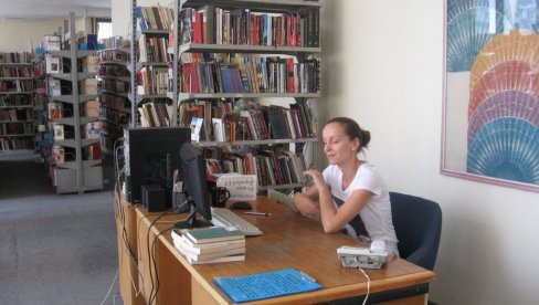 ДА СЕ ЗНАЊЕ И ЧИТАЊЕ ПОСТАВЕ У ФОКУС: Факултет и библиотека потписују протокол о сарадњи