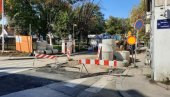 POSTAVLJAJU CEVI NA SENJSKOM TRGU: Kanalizacija u starom jezgru Zemuna