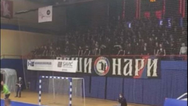 АЛБАНЦИ КУКАЈУ НА САВ ГЛАС: Навијачи скандирали Косово је Србија, помињали и Хрвате (ВИДЕО)