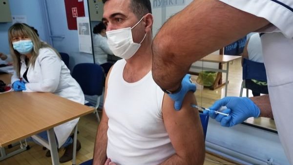 НАЈБОЉИ ИЗЛАЗ ИЗ ПАНДЕМИЈЕ: Председник општине Врњачка Бања примио трећу дозу вакцине