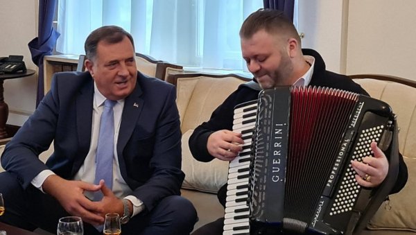 ХАРМОНИКА ПОКАЗАЛА ПРАВО ЛИЦЕ ОПОЗИЦИЈЕ: Додик реаговао на нападе - То је издајнички чин