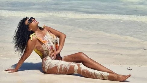 KAO IZVAJANA, U PESAK UVALJANA: Glumica Lidija Vukićević uživa na Zanzibaru, vreli kadrovi sve oduševili