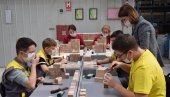 DUALNO OBRAZOVANJE STUB EKONOMSKOG RAZVOJA: Đaci Tehničke škole u Ćupriji dva dana na praksi u - fabrici (FOTO)