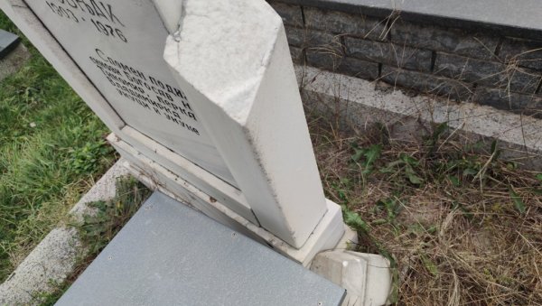 ОСКРНАВЉЕНО СРПСКО ПРАВОСЛАВНО ГРОБЉЕ: У месту Пламенице вандали оштетили надгробне споменике