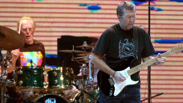 ИНСТРУМЕНТ ПОЗНАТОГ ПЕВАЧА ДОСТИГАО НЕВЕРОВАТАН ИЗНОС НА АУКЦИЈИ: Клептонова гитара постигла цену од 625.000 долара