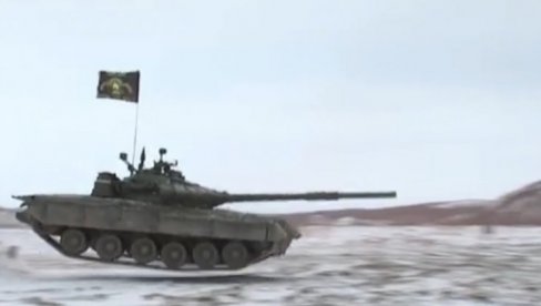 VATRENA MOĆ I SNAGA: Arktički tenkovi T-80 demonstrirali silu (VIDEO)