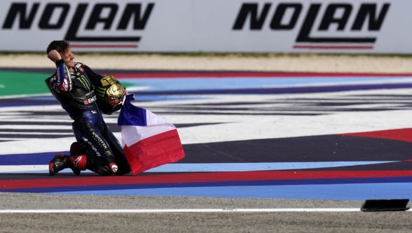 ЈУЧЕ РЕКАО НЕМА ШАНСЕ, А ДАНАС... Квартараро освојио историјску Мото ГП титулу (ВИДЕО)